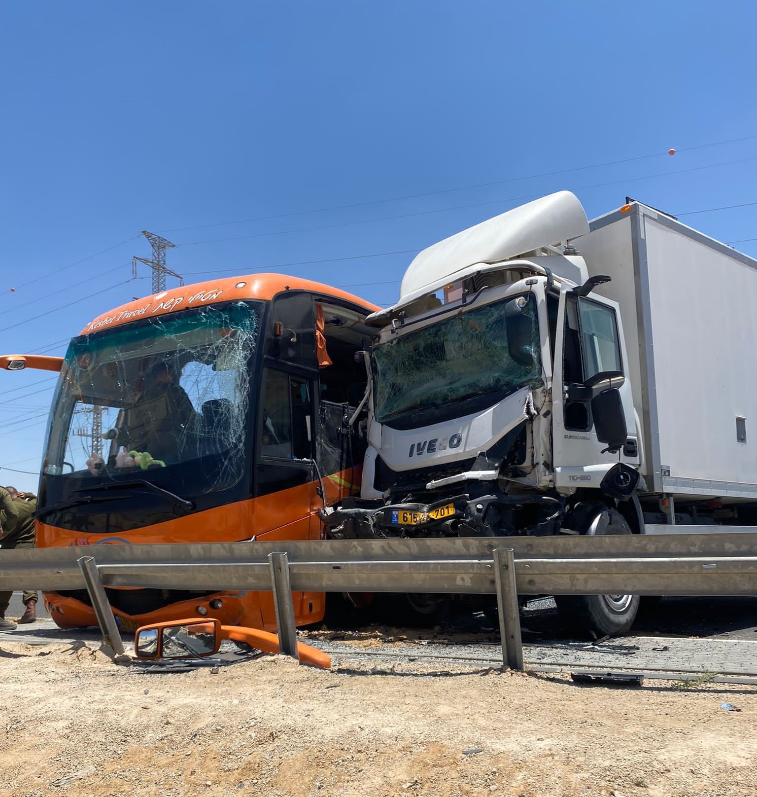 19 חיילים פצועים: תאונת דרכים בצומת הנגב - כביש 40 נחסם | תיעוד