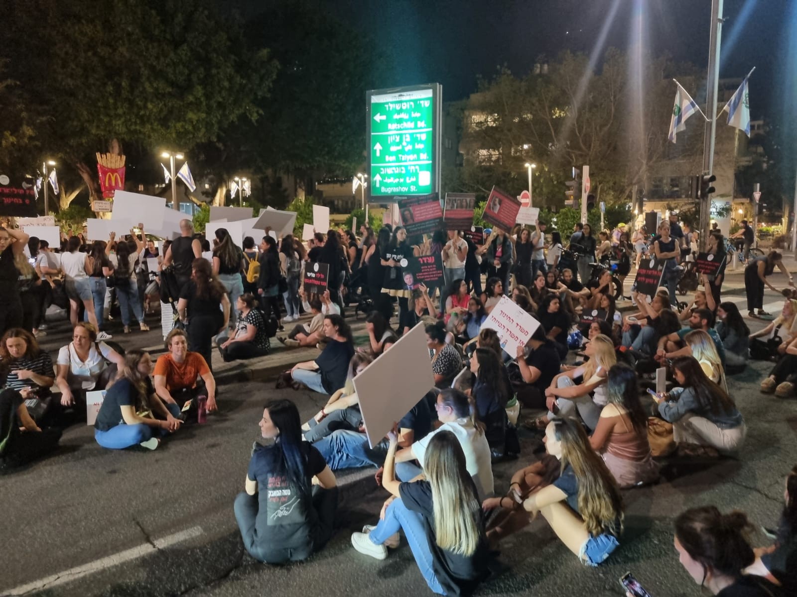 "פוגע בפרטיות הגננות": מאות הורים הפגינו לאחר התנגדותה של יפה בן דויד