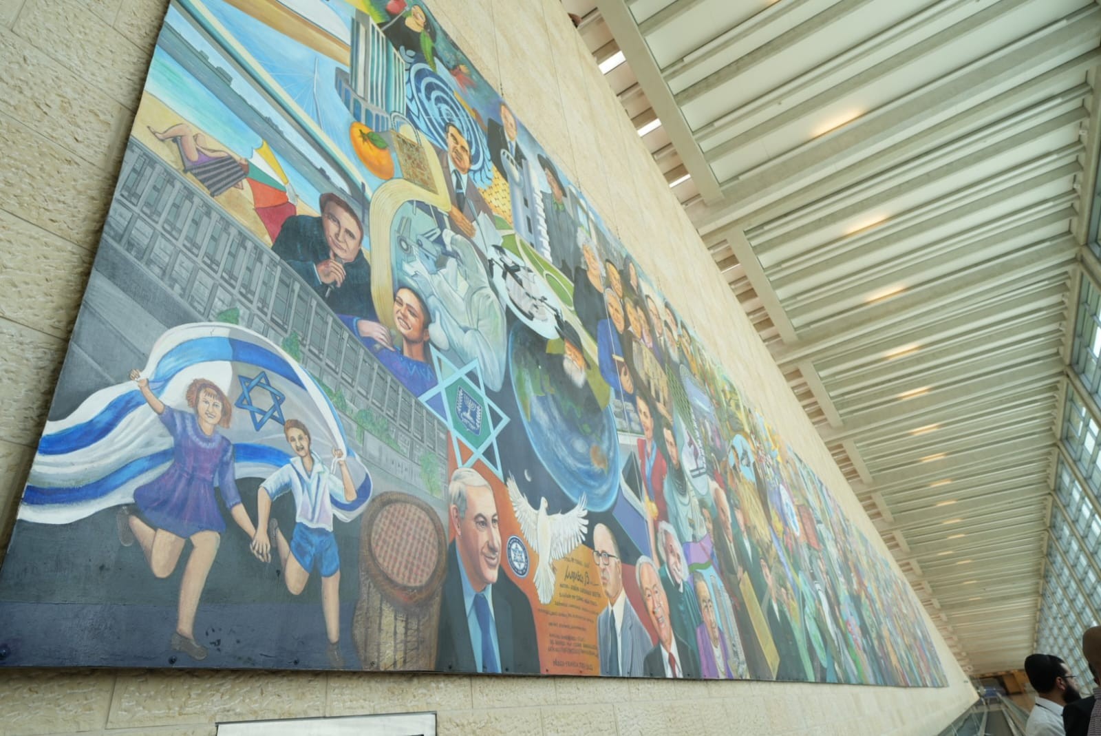 מרהיב: יצירת הענק היהודית-הבינלאומית הושקה בנתב"ג - ותסתובב בעולם