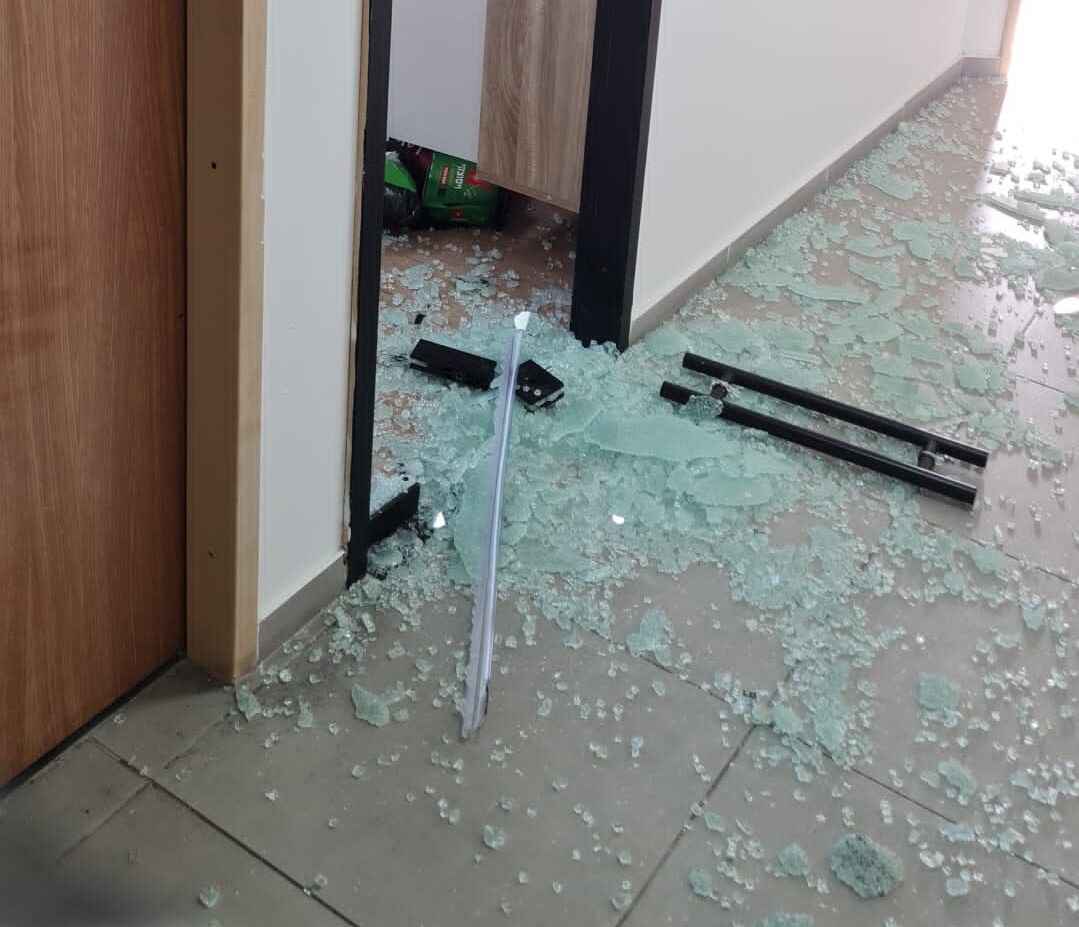 הנזק שנגרם במבנה | קרדיט: דוברות המשטרה