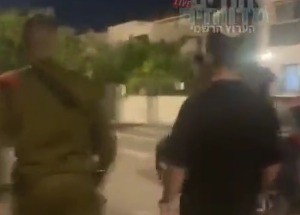 בקואליציה מגנים את גירוש מח"ט בנימין מבית משפחת הנרצח בעלי. קרדיט: לפי סעיף 27א' לחוק זכויות היוצרים