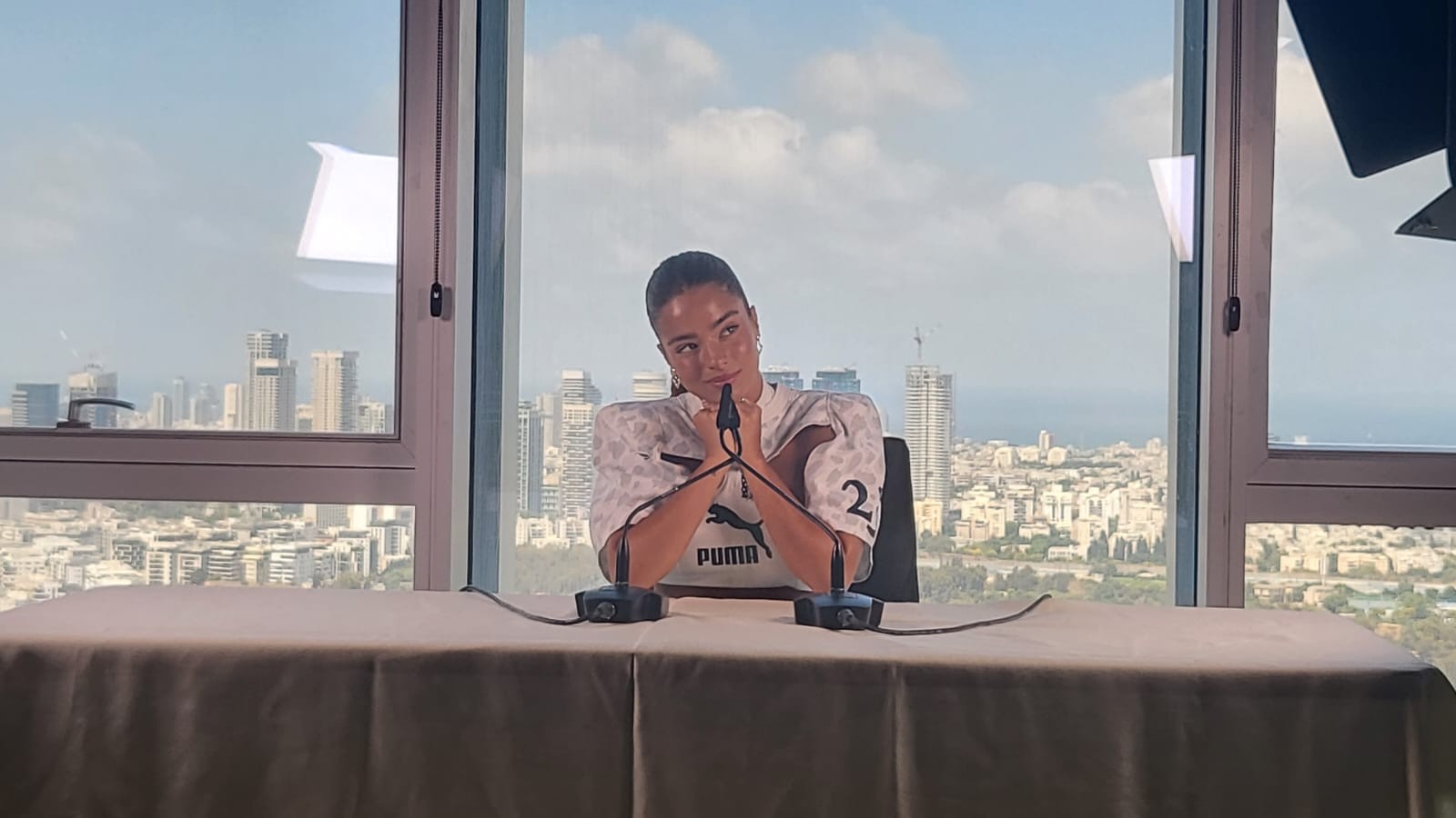 נועה קירל יודעת? פניה ושמה הוטמעו על שקיות של סוחר סמים