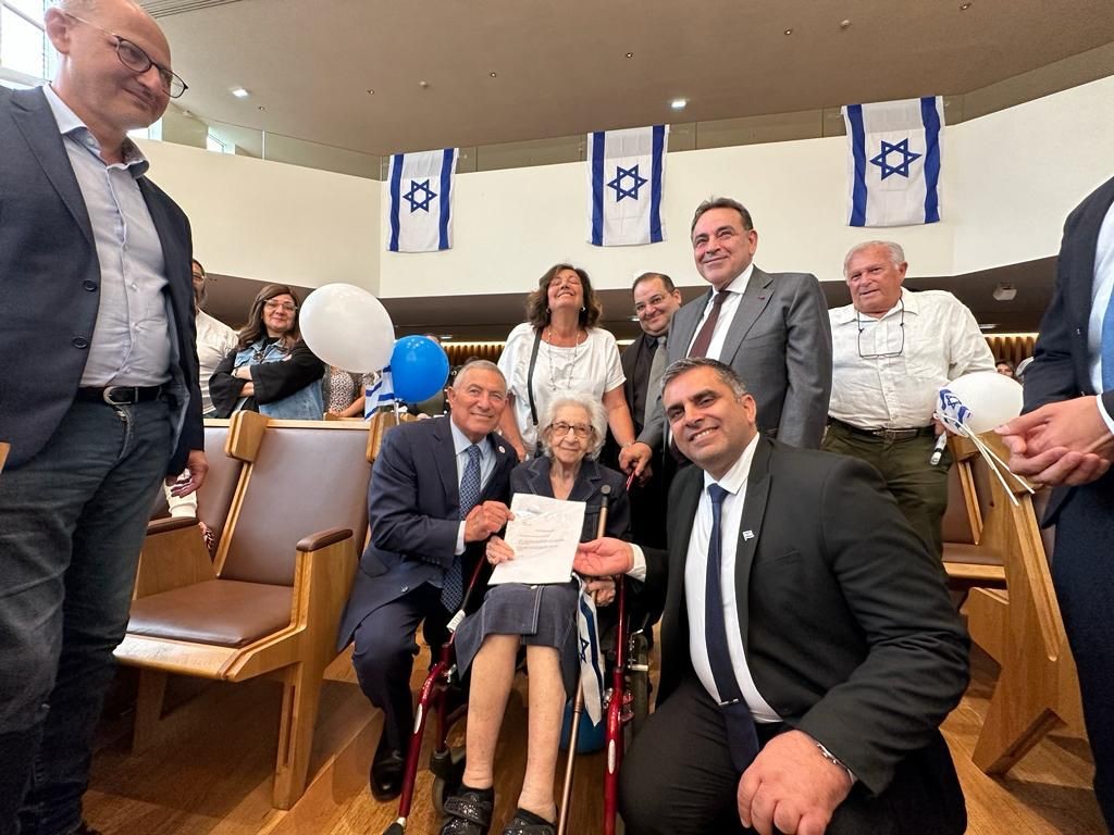 בת 102 עושה עליה: הקהילה היהודית בצרפת נפרדה ממאות עולים