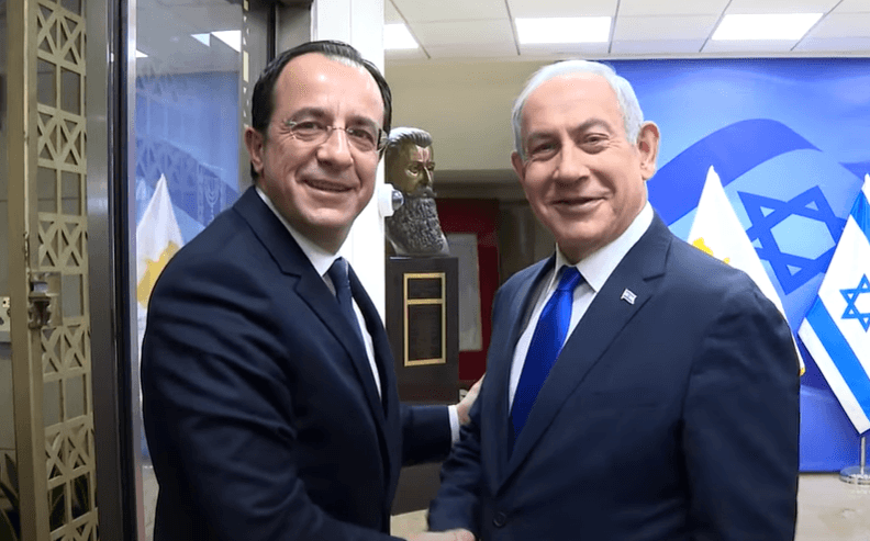 ביקור מדיני: לאחר פגישת רה"מ נתניהו ונשיא קפריסין - זה השר שהגיע ארצה