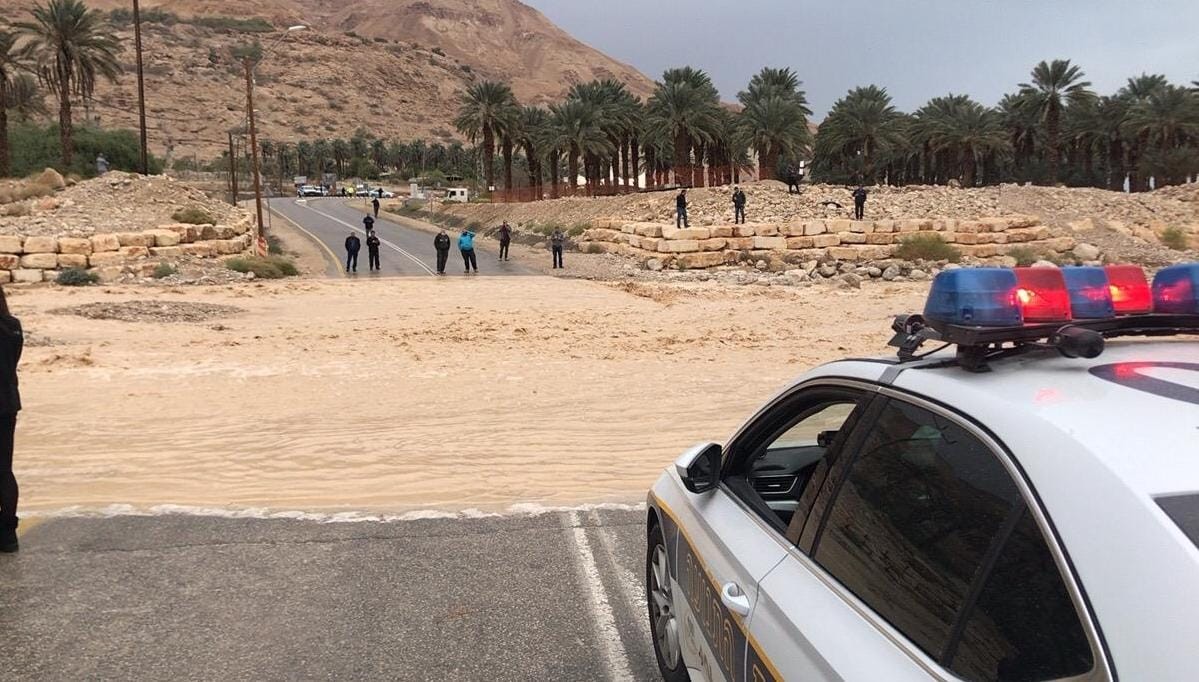 קריסת עצים וסכנת שיטפונות: אזהרה חריגה של המשטרה לקראת מזג האוויר מחר