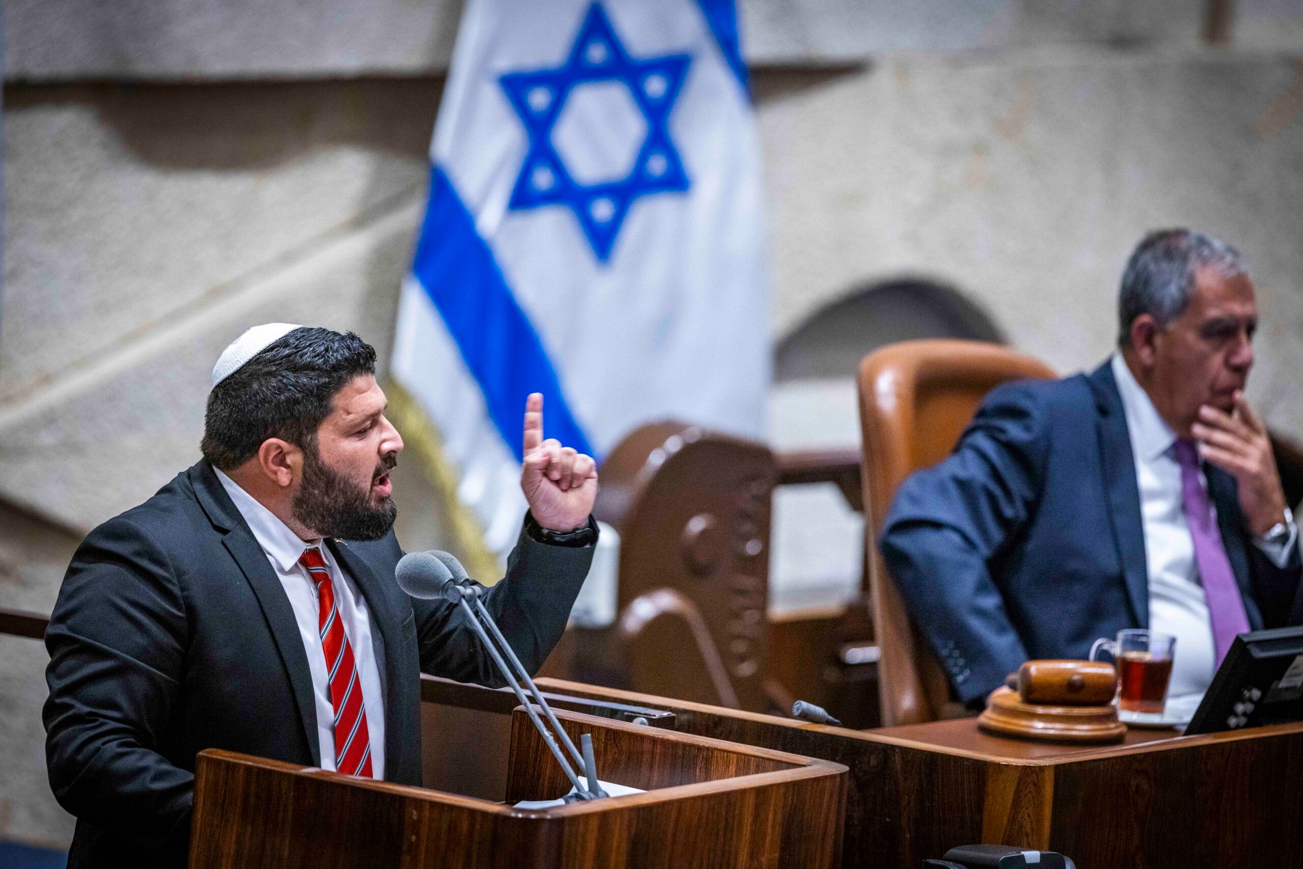 ח"כ אלמוג כהן: אני חי בשכירות, אתם מתנהגים כמו מאפייה | צפו