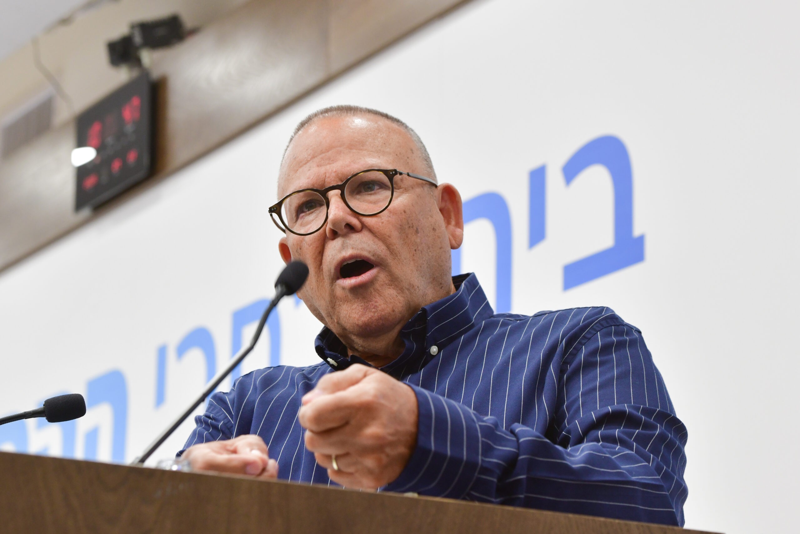יו"ר ההסתדרות קורא לבחירות עכשיו - ומודיע על הצטרפות למחאה