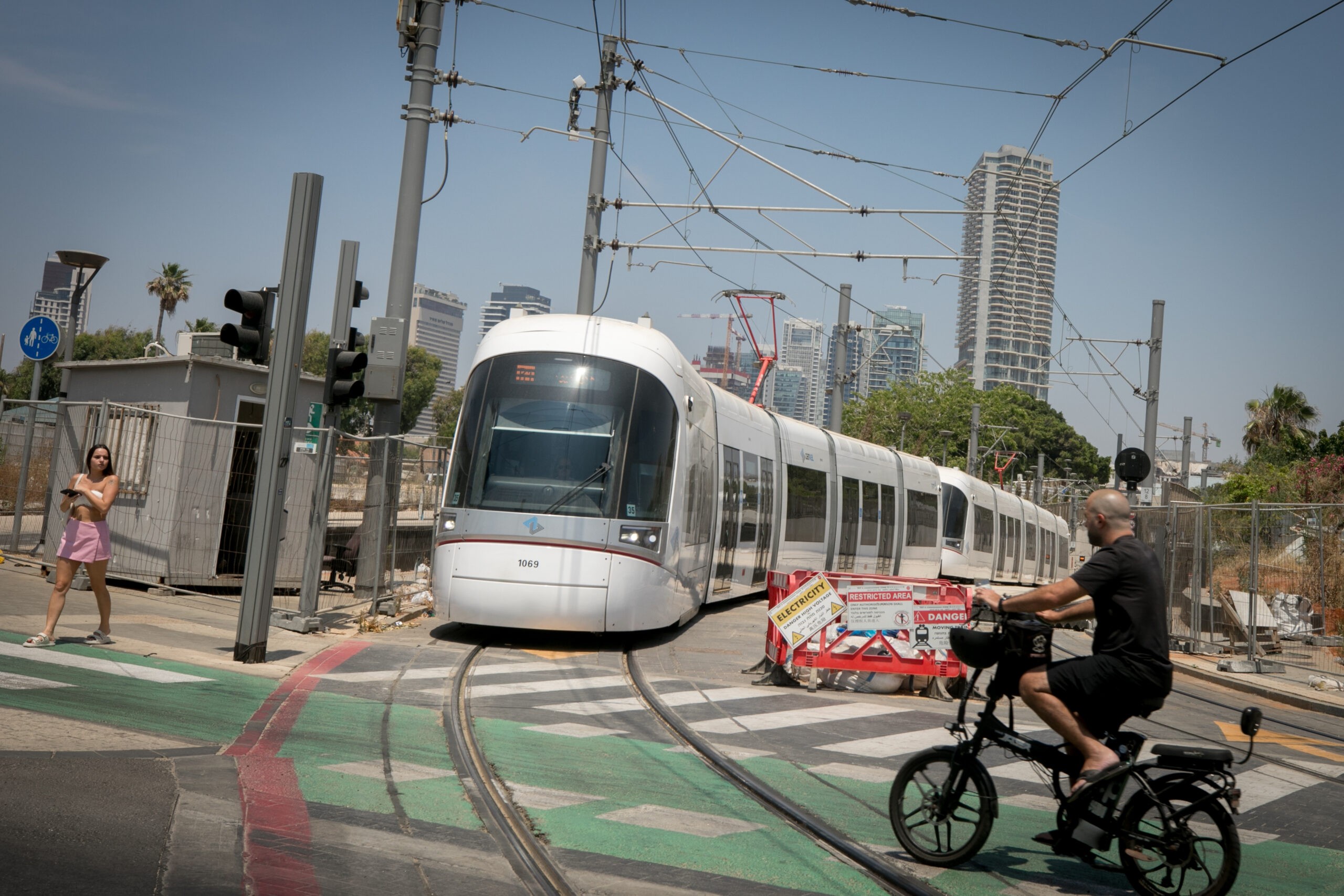 אישורי הבטיחות התקבלו: הקו האדום של הרכבת הקלה יחל לפעול ביולי