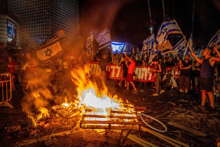גנץ תוקף: "הממשלה לא רוצה אכיפה שוויונית - אלא אכיפה בריונית"
