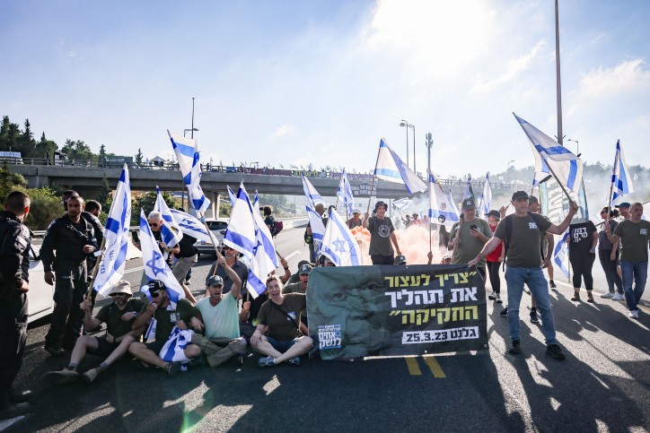 "לא יכול להיות שנהגי המוניות יהיו השעיר לעזאזאל ולא יעבדו"