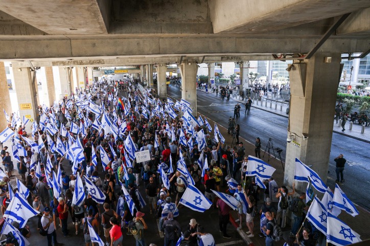 אלפי מוחים בנתב"ג | צילום: אבשלום ששוני פלאש 90