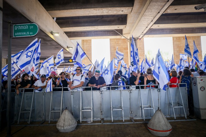 הדרמה מאחורי הקלעים של המחאות בנתב"ג