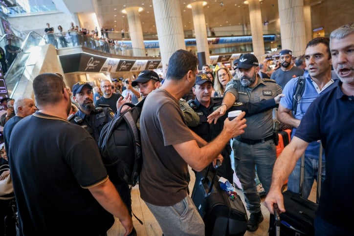 לקראת המראת רה"מ לארה"ב: במשטרה נערכים למחאות השמאל בנתב"ג