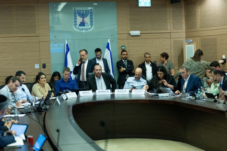 לא מחכים לאופוזיציה: ועדת החוקה תדון בפשרת לוין סער