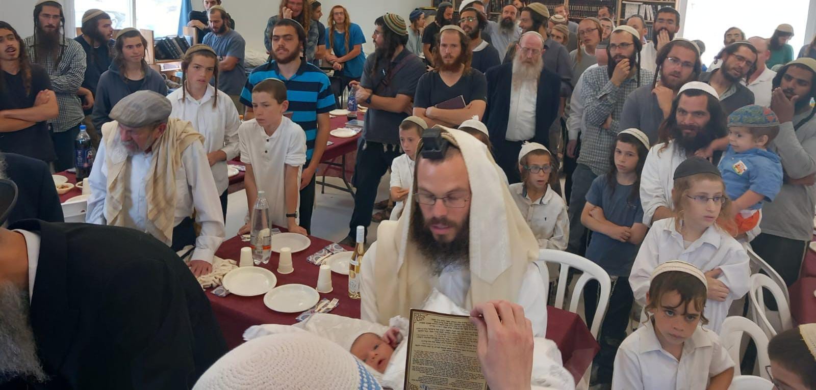 מרגש: ברית ראשונה בבית המדרש החדש של ישיבת חומש