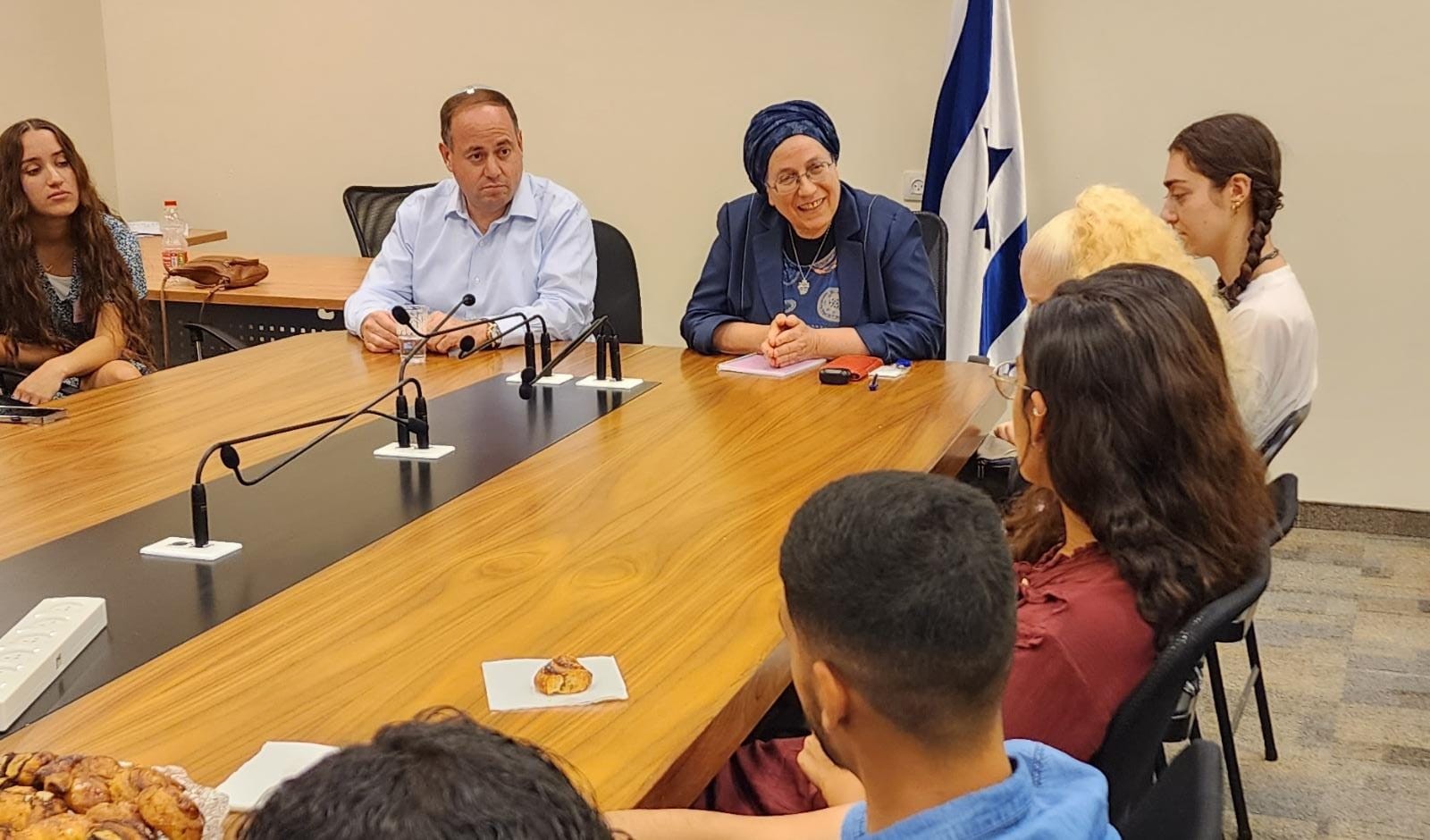 השרה סטרוק אירחה בכנסת משלחת בני ובנות שירות: "עתידנו מזהיר"