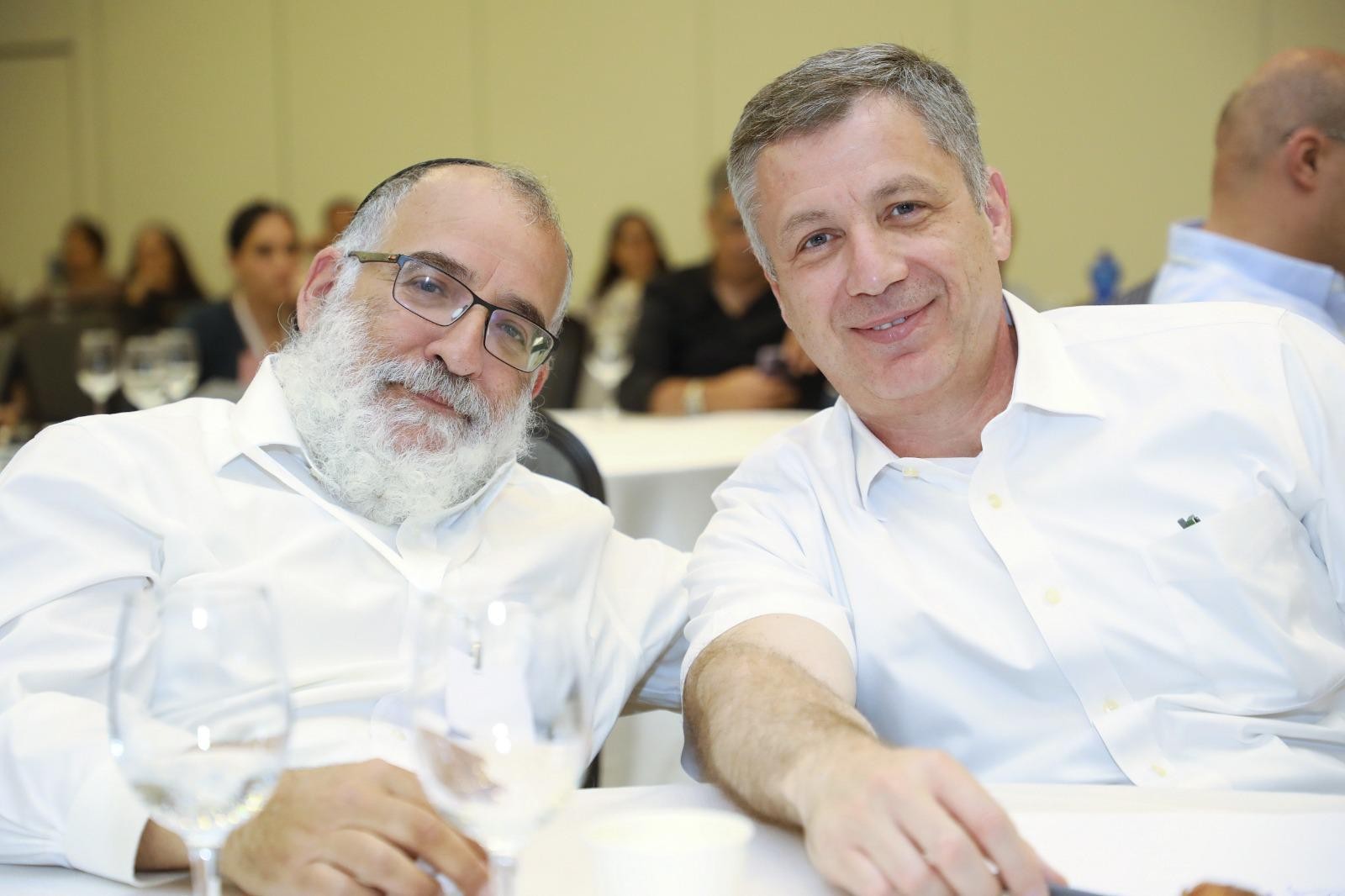 מפתיע: עו"ד שנמלט מדמשק בילדותו - הצטרף לפעילות החסד של חב"ד