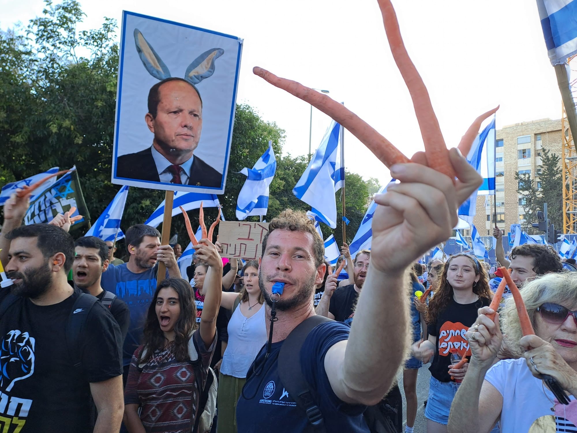 גל המחאות נמשך: השמאל מפגין הערב מול בתי השרים והח"כים; 7 נעצרו