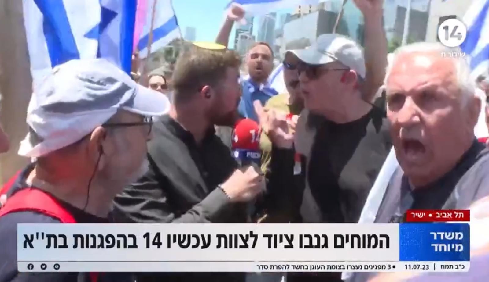 בושה: מפגינים גנבו ציוד לצוות חדשות 14 ודחפו את כתבנו | תיעוד
