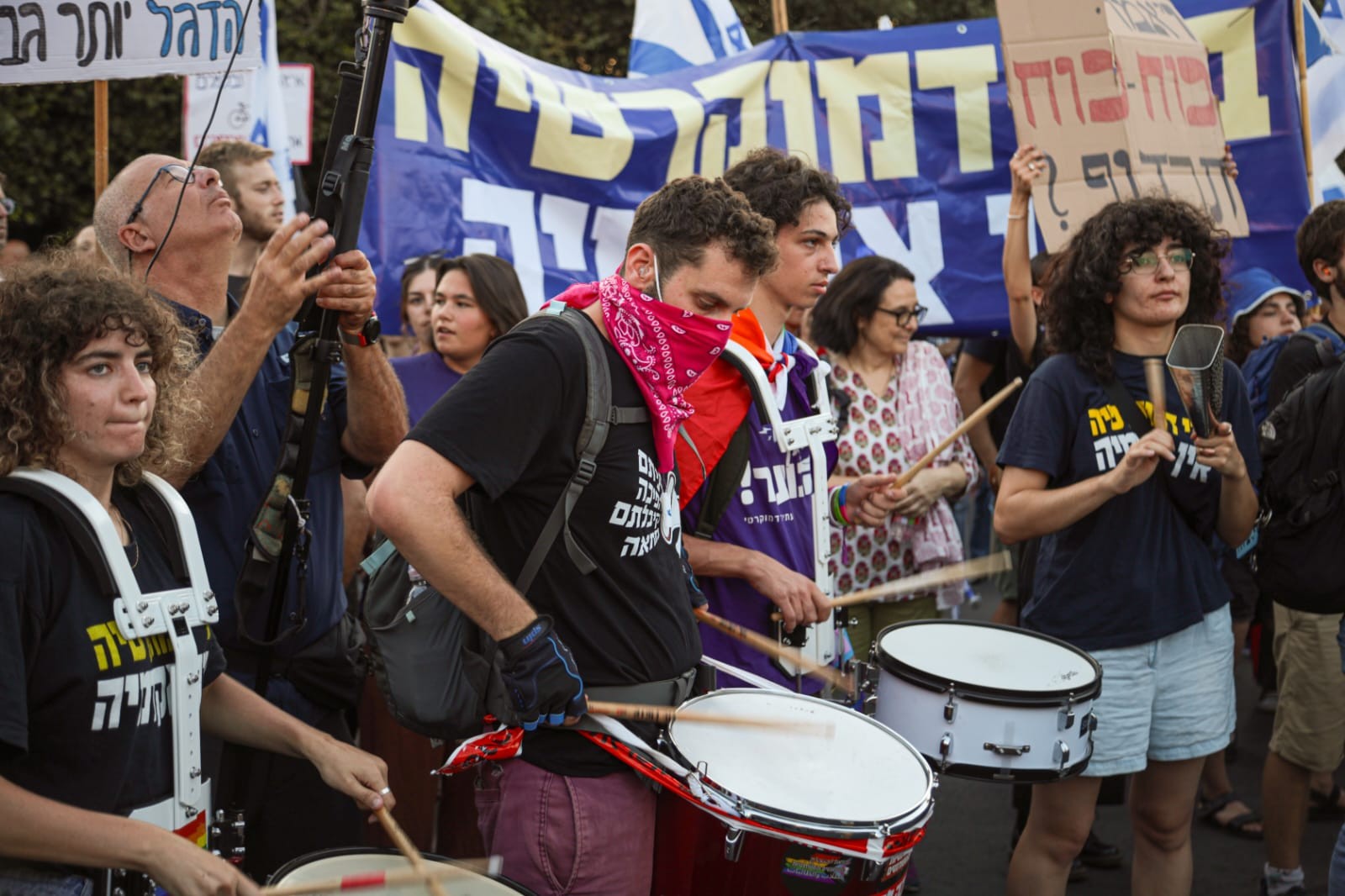 פטרנליזם דמוקרטי, צביעות ציונית וקצת ילדותית