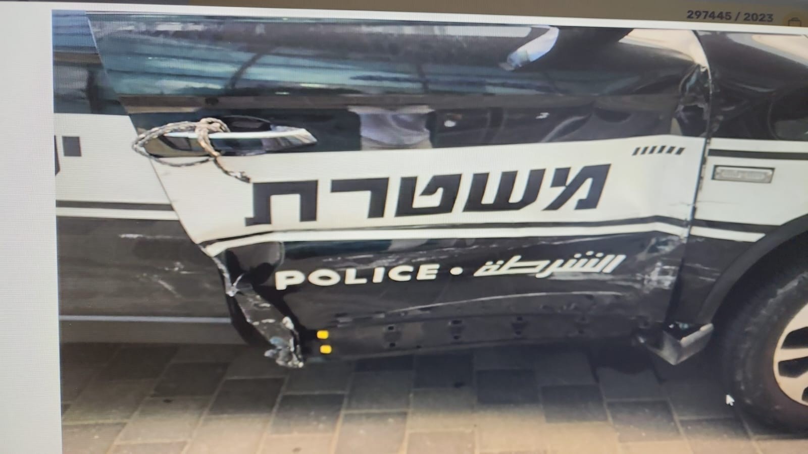 הניידת שנפגעה. צילום: דוברות המשטרה.
