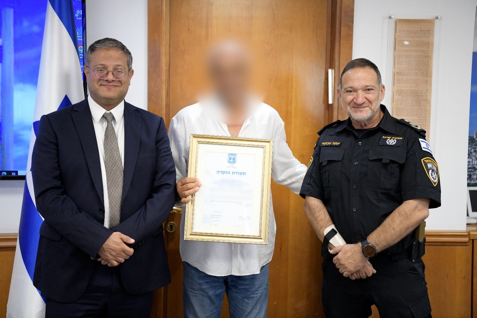 "מנעת פיגוע גדול": תעודת הוקרה הוענקה לאזרח שנטרל את המחבל בת"א