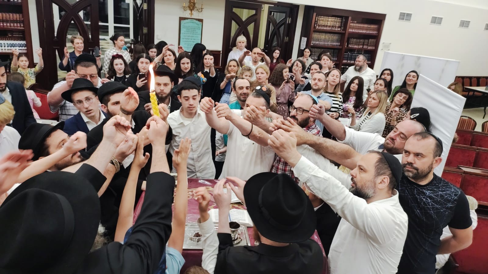 בצל המלחמה באוקראינה: עשרות שליחי חב"ד ערכו שבת מרוממת בהאדיטש
