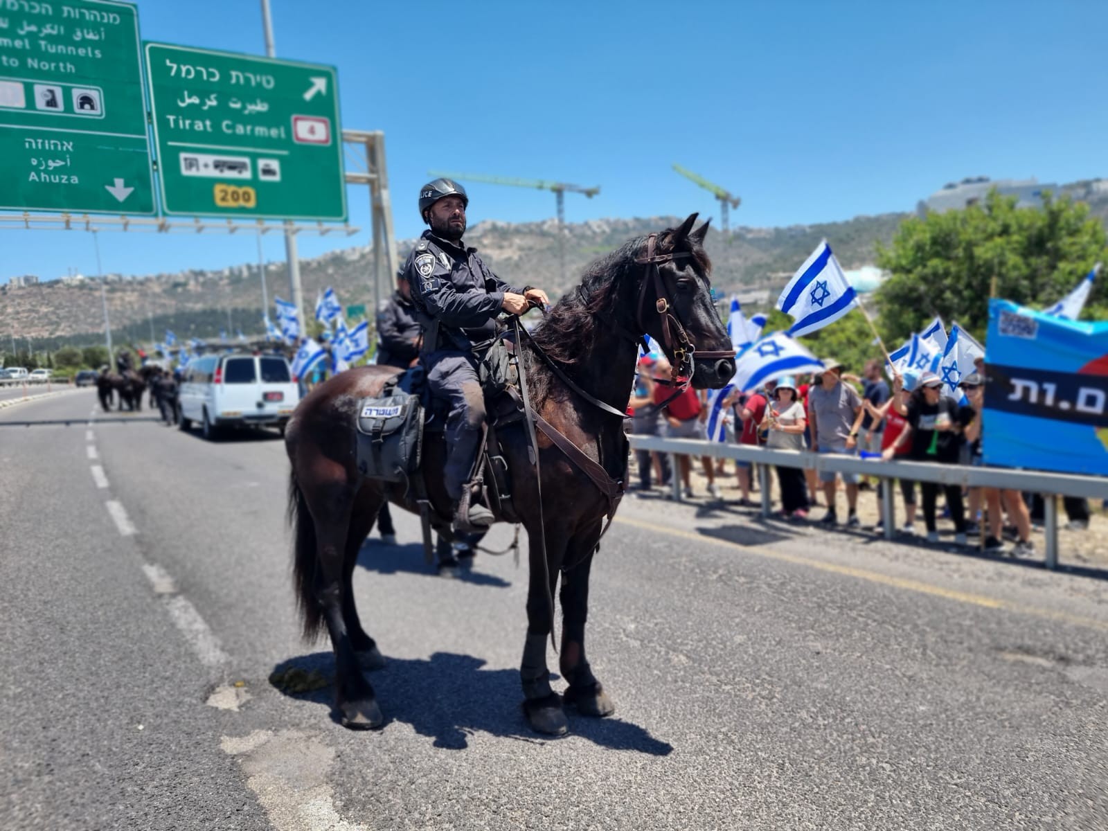 פרש באזור הפגנת השמאל בחיפה | צילום: דוברות המשטרה