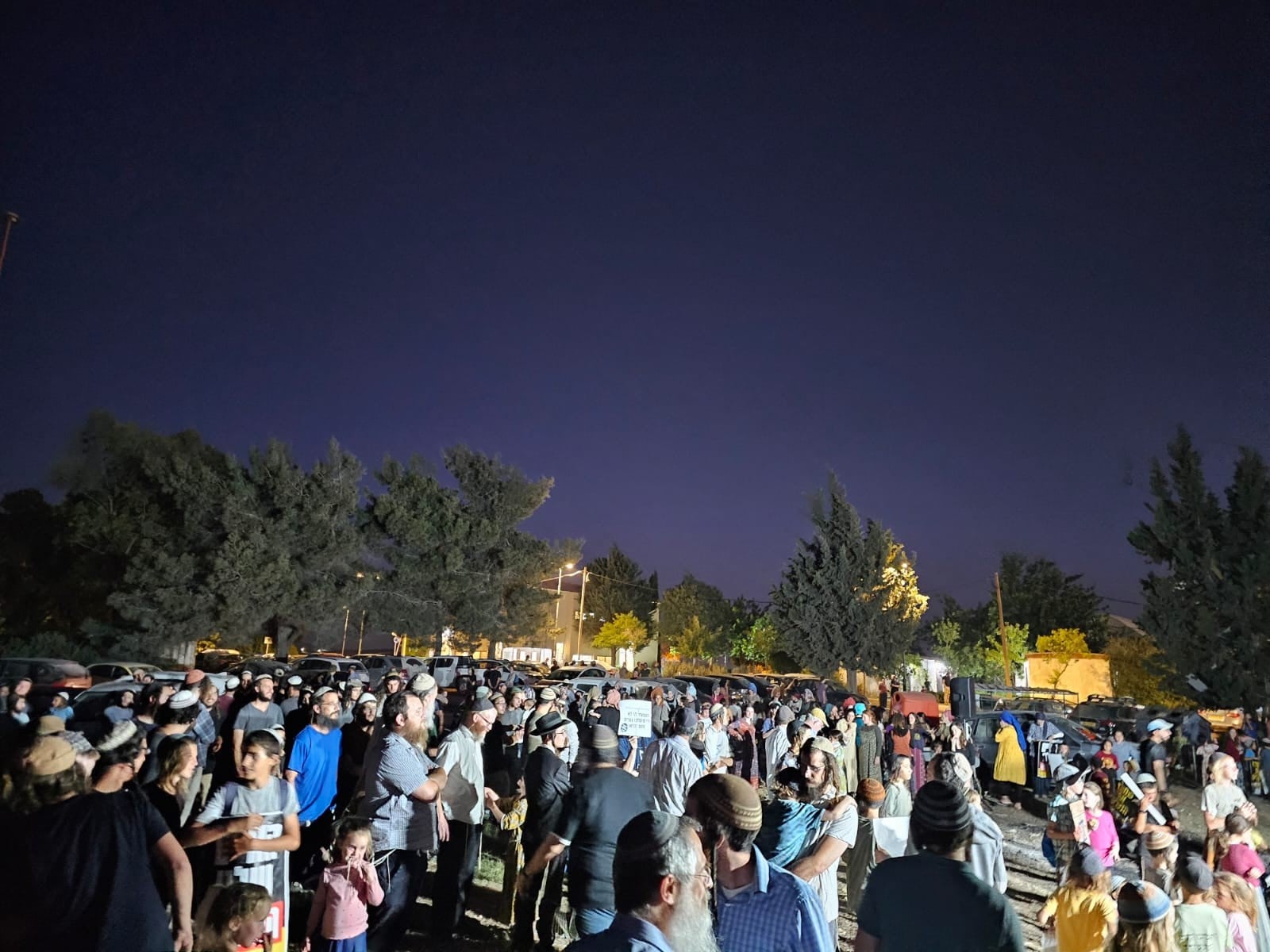 מאות הפגינו מול ביתו של סמוטריץ' במחאה על המעצרים המנהליים