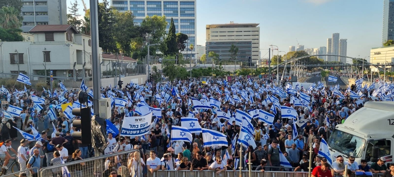 מהו המקור האמיתי לקרע בין הימין לשמאל כיום?
