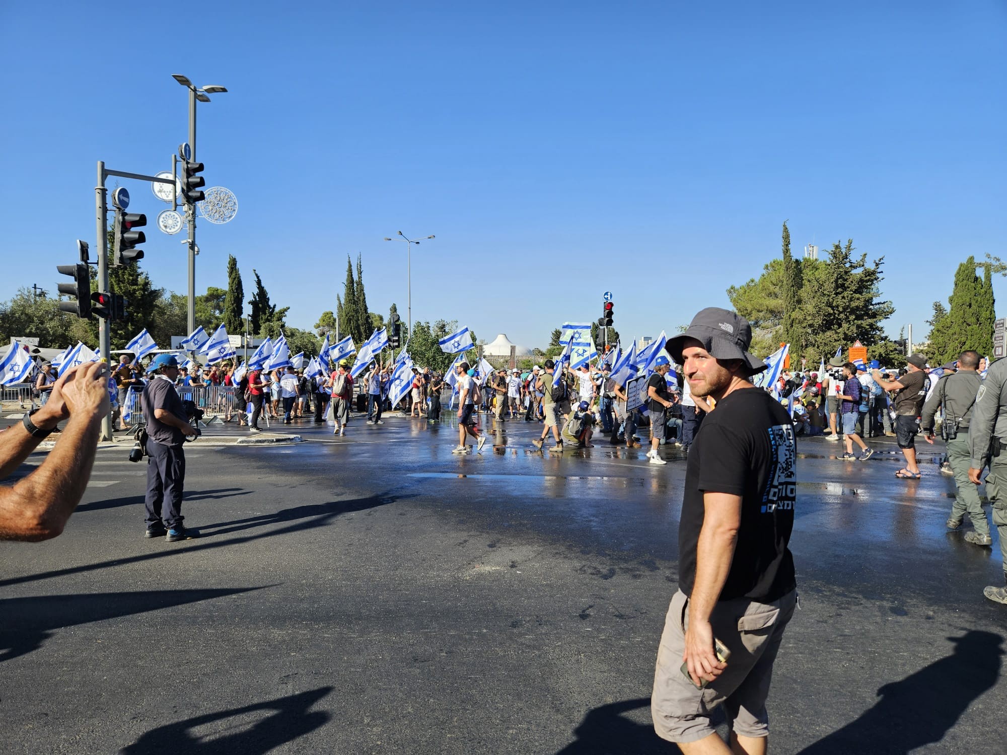 המחאות נמשכות: מאות מפגינים פרצו לשטח סטרילי בכנסת