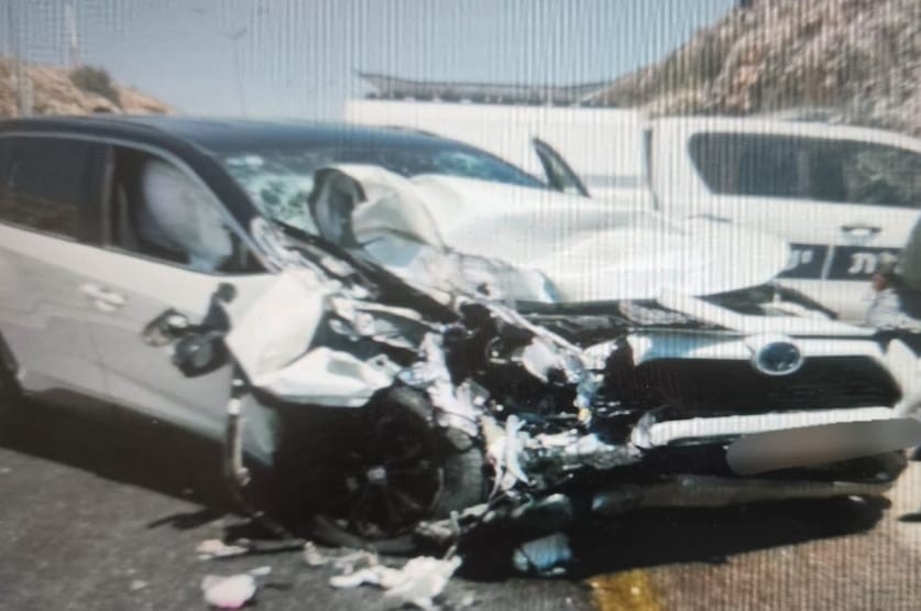 מרדף ברמלה: גנב ג'יפ, נמלט משוטרים - והתנגש בניידת משטרה