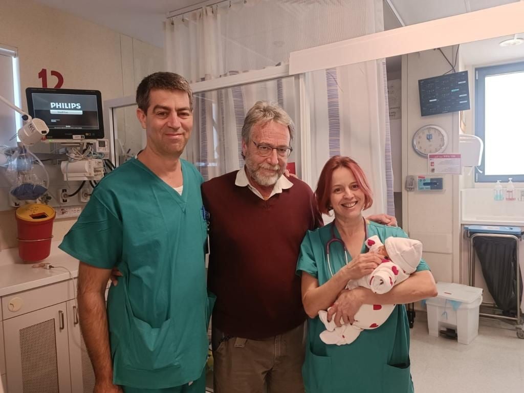 מקרה נדיר: פעוטה בת חצי שעה אובחנה עם תסביב שחלתי - ונותחה