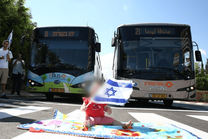 "לפתוח בחקירה": הוגשה תלונה נגד הורי התינוקת שהסעירה את המדינה