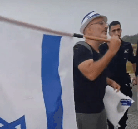 טענות לאכיפה בררנית בכניסה לקיבוץ: פעילי ימין הגיעו להפגין ופונו