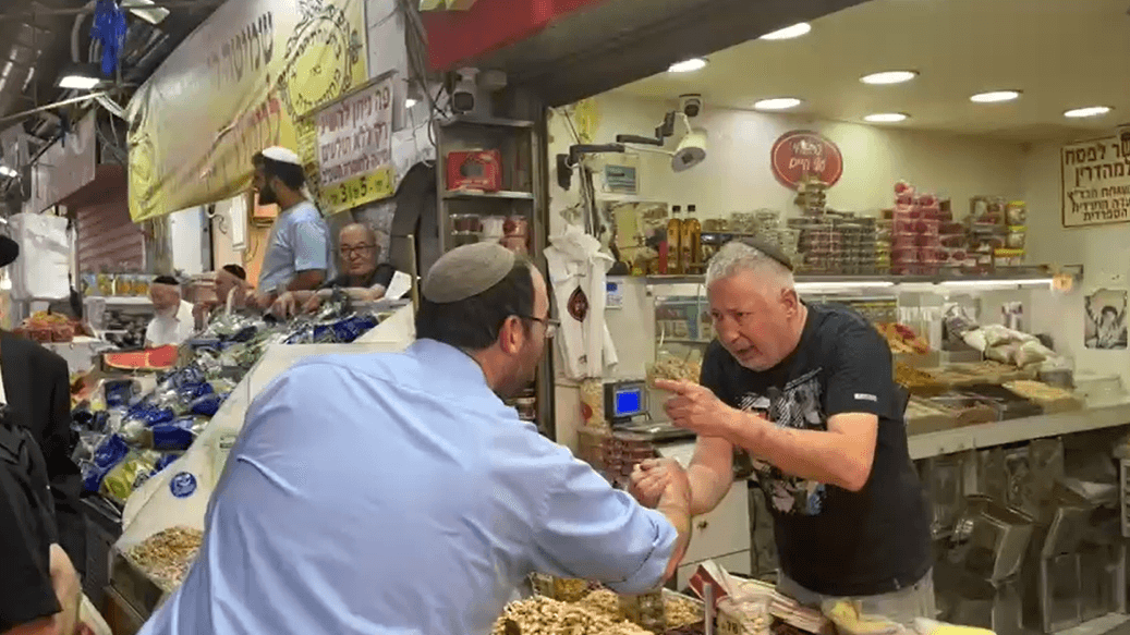"העם בחר רפורמה משפטית": רוטמן התקבל בחום בשוק מחנה יהודה | צפו
