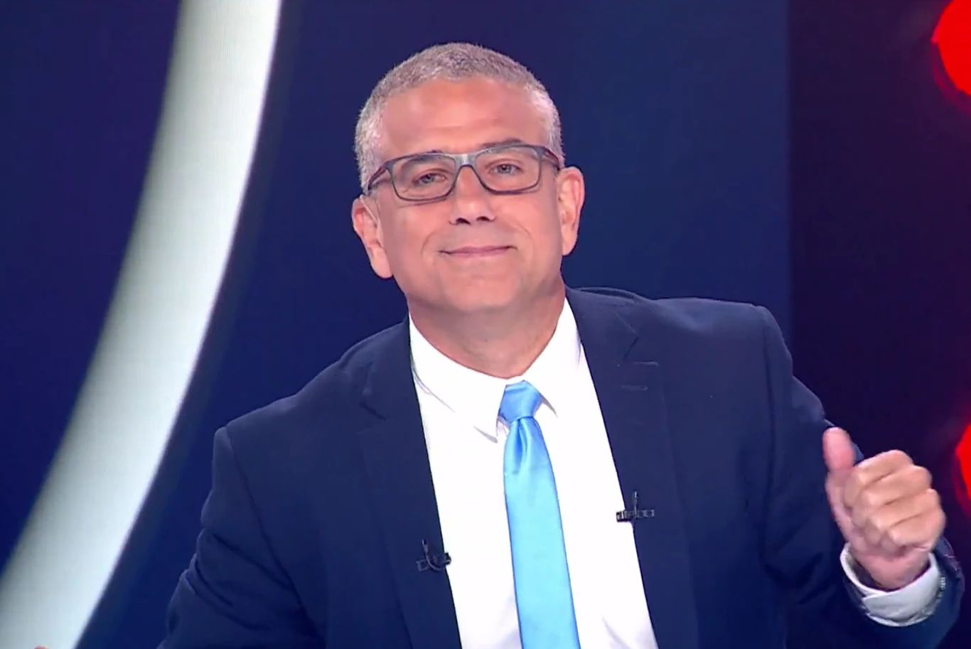 "זו פרשה פוליטית": ינון מגל הצטרף להפגנות מחוץ לביהמ"ש