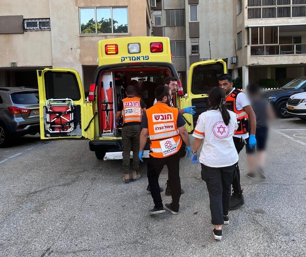 מעד מסולם: גבר כבן 70 פונה בניידת טיפול נמרץ לבית החולים
