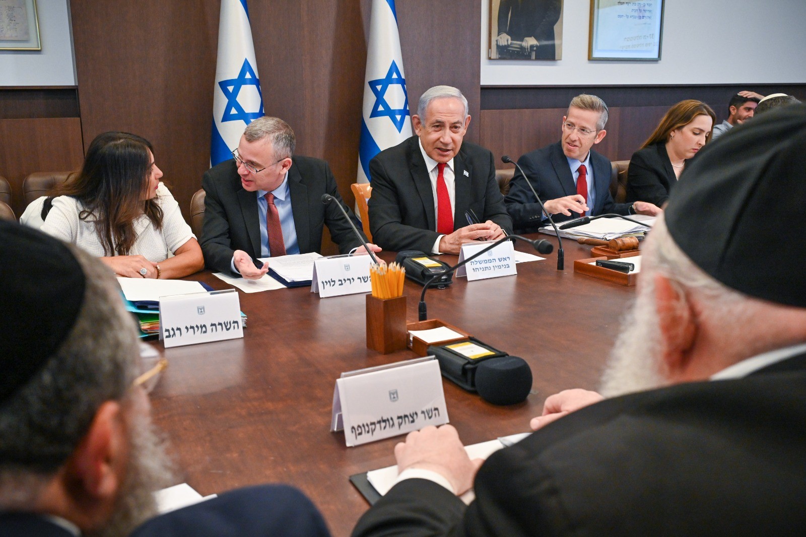 ישיבת הממשלה להדחת רונן בר תתקיים הערב