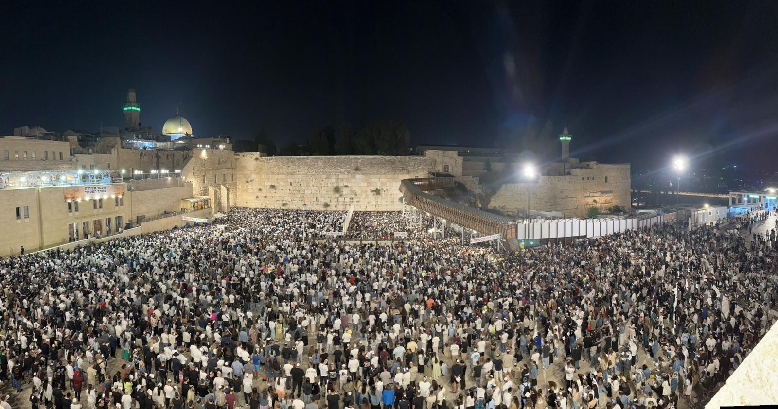 אמש בכותל: עשרות אלפי משתתפים במעמד הסליחות | צפו