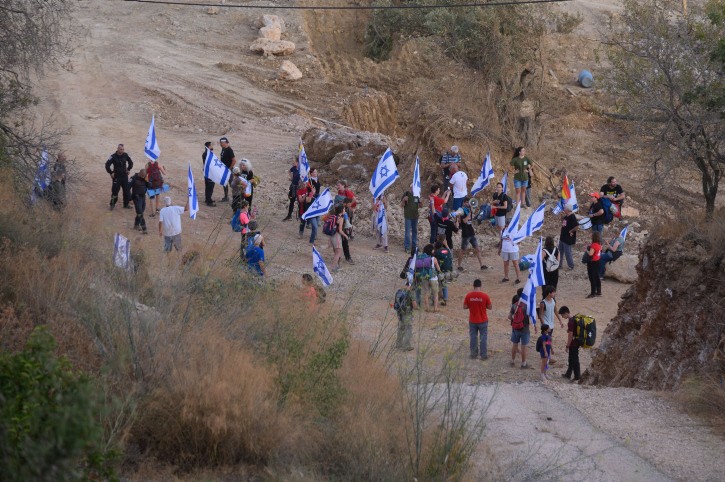 "נרדוף אותם": פעילי שמאל מתכננים לשבש את חופשת הזוג נתניהו