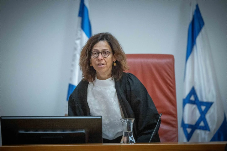 בג"ץ גלצ: השופטת האקטיביסטית רות רונן פסלה את עצמה מהדיון