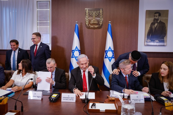 רה"מ נתניהו בישיבת הממשלה | צילום: אוליביה פיטוסי, פלאש 90
