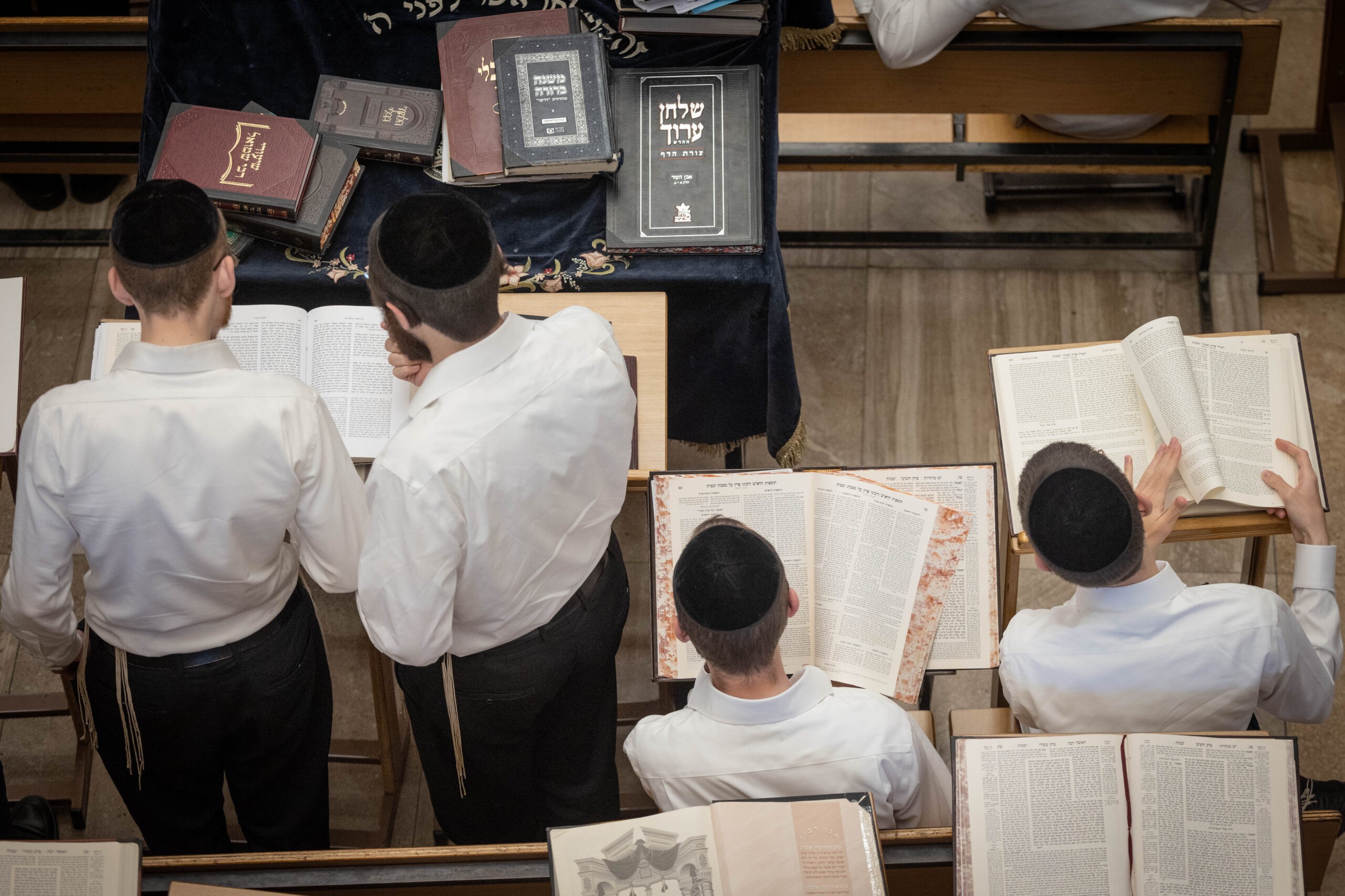 240 אמהות עותרות לבג"ץ: אכפו את גיוסם של תלמידי הישיבות