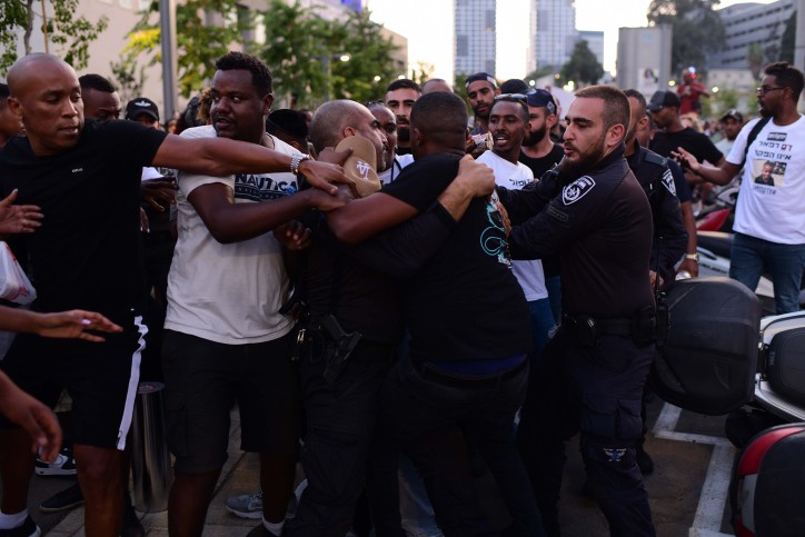 מחאת "צדק לרפאל" באיילון | צילום: תומר נויברג, פלאש 90