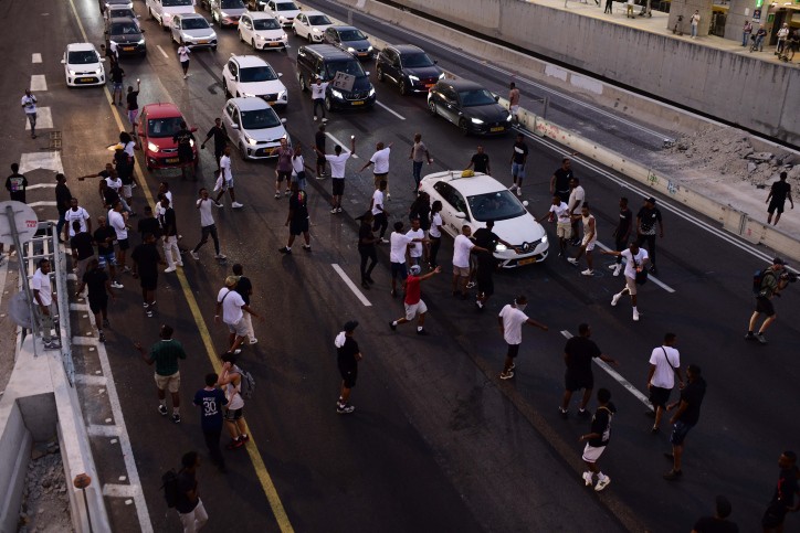 מחאת "צדק לרפאל" באיילון | צילום: תומר נויברג, פלאש 90