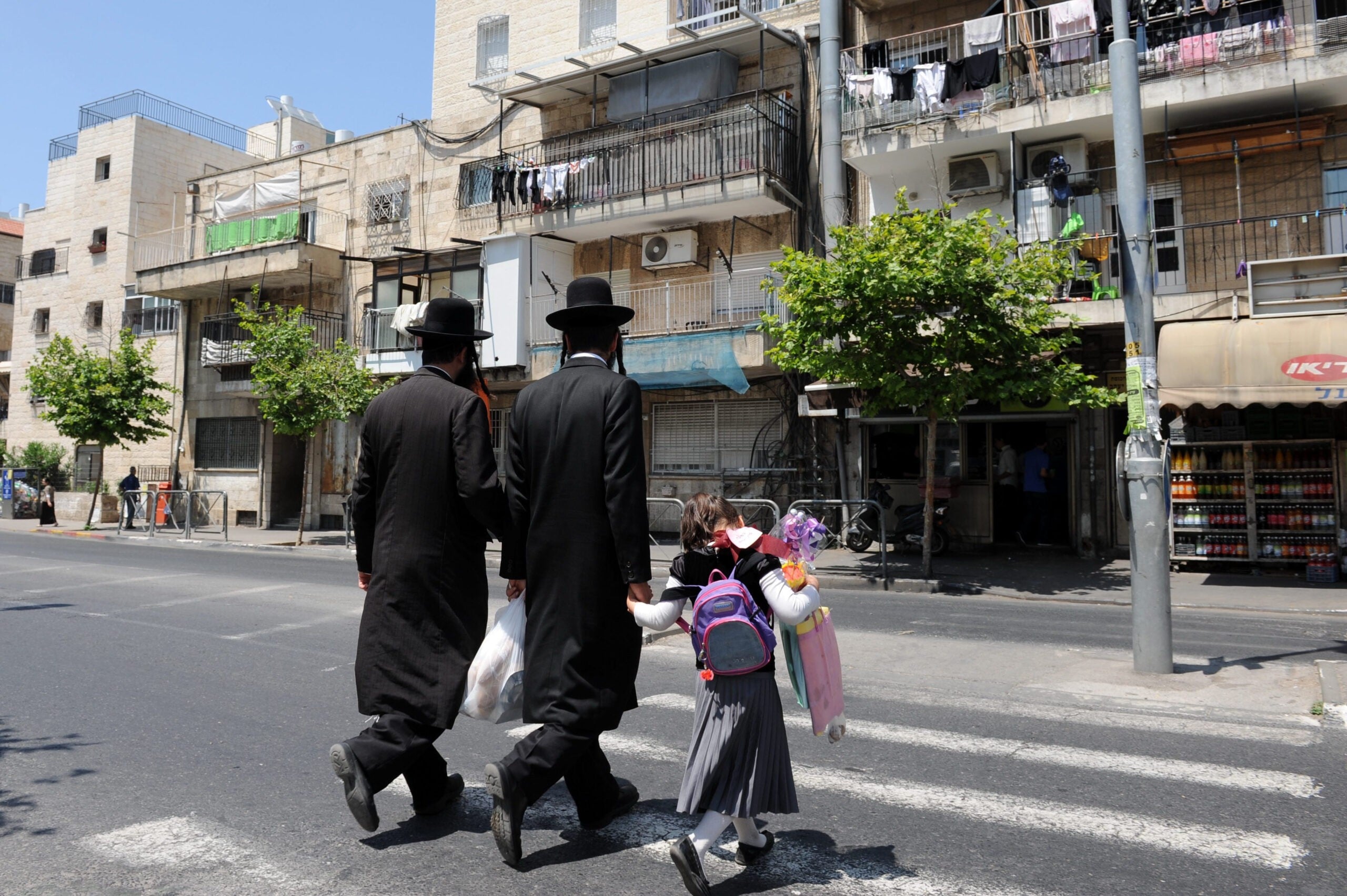 חרדים ברחוב שמואל הנביא בירושלים | צילום: גילי יערי, פלאש 90