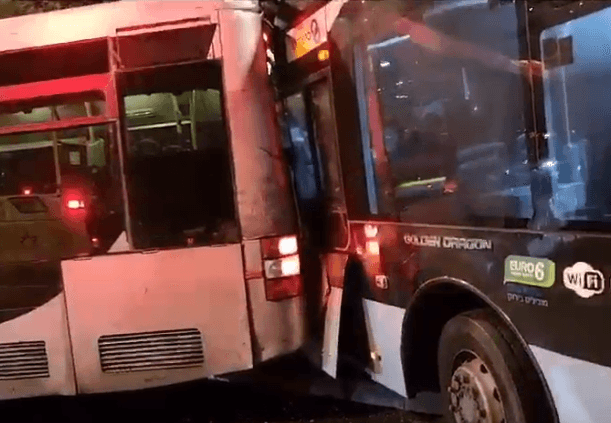 33 פצועים בתאונת דרכים בין שני אוטובוסים בירושלים