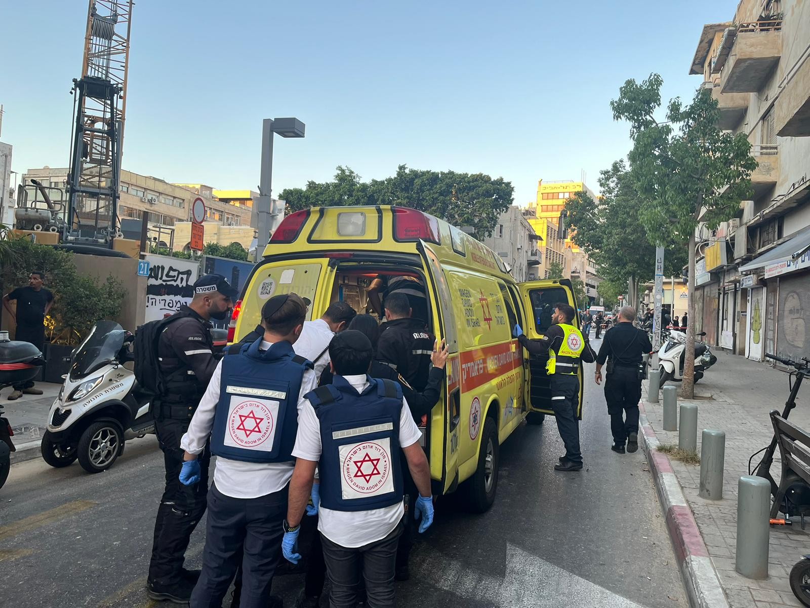 "אני רואה מישהו על הריצפה": השיחות הדרמטיות מזירת הפיגוע למד"א