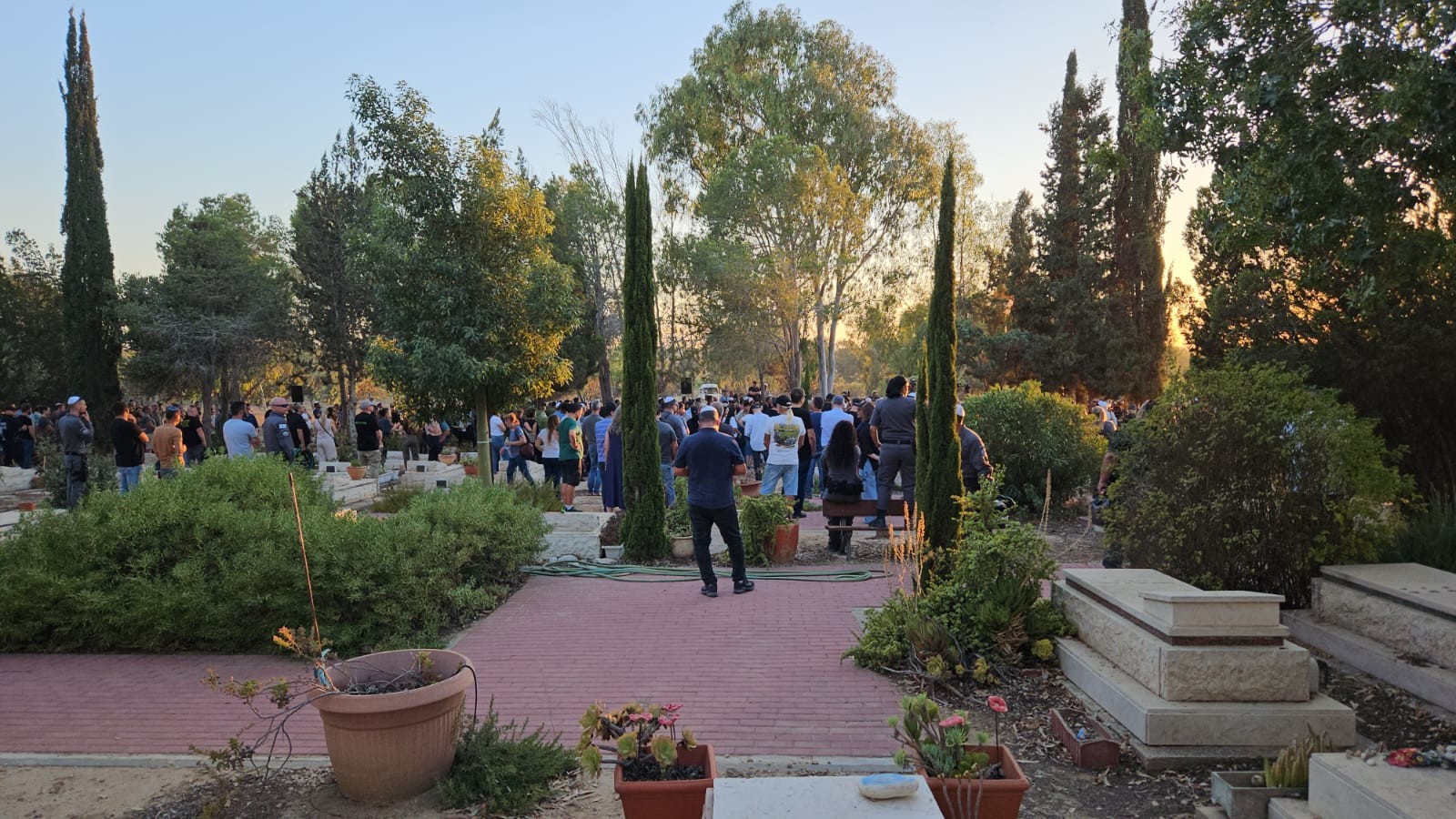 בדרכו האחרונה: אלפים ליוו את חן אמיר ז"ל שנרצח בפיגוע בת"א